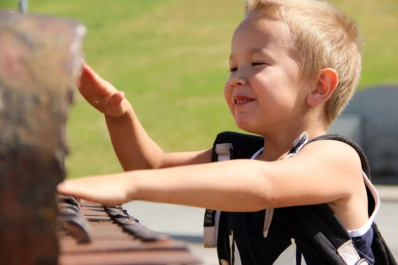 É preciso ter mãos grandes para aprender a tocar piano?