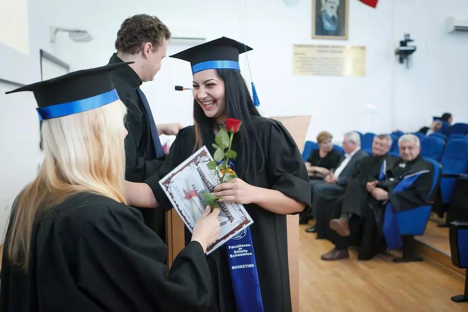 Possuir um certificado de francês te ajuda a entrar em uma boa universidade.