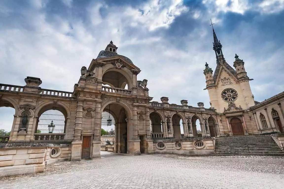 Conheça o patrimônio, o idioma e a história francesa