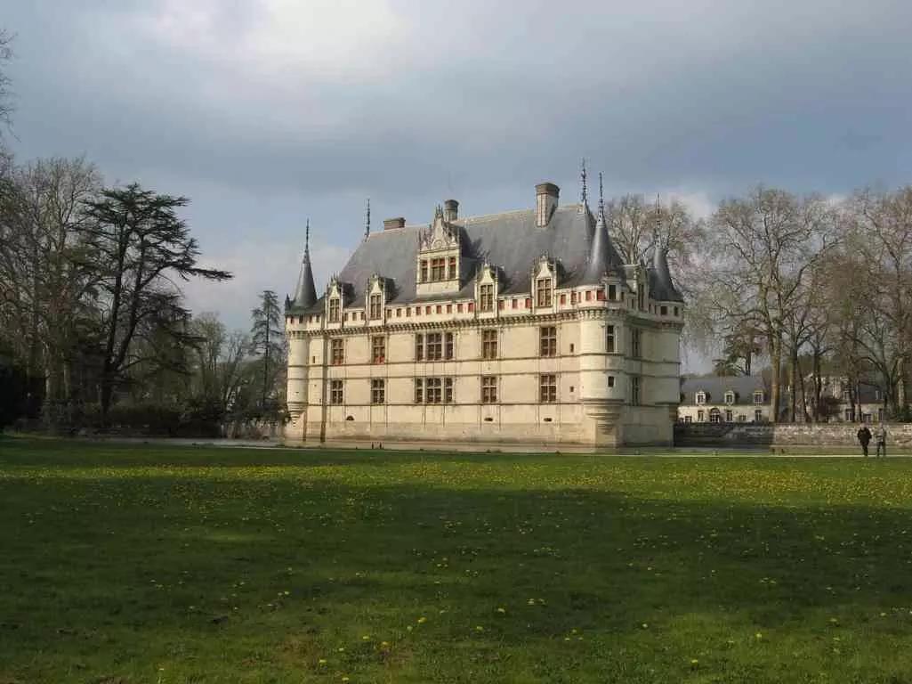 Visite as cidades e o patrimônio do país