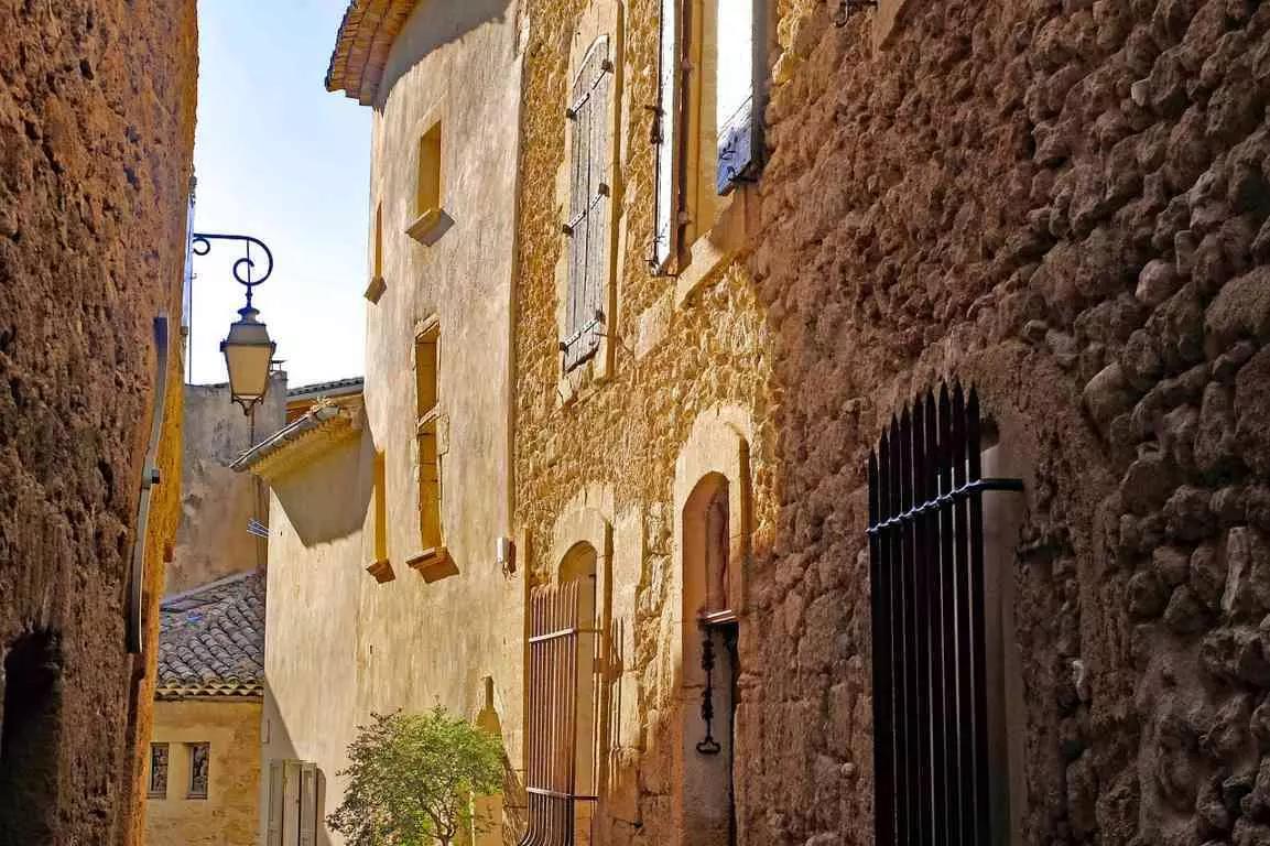 Visite as maravilhas do país da lavanda