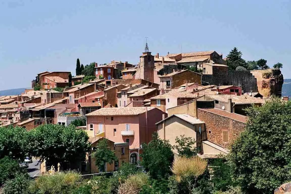 A capital francesa e suas comunidades têm muitas belezas