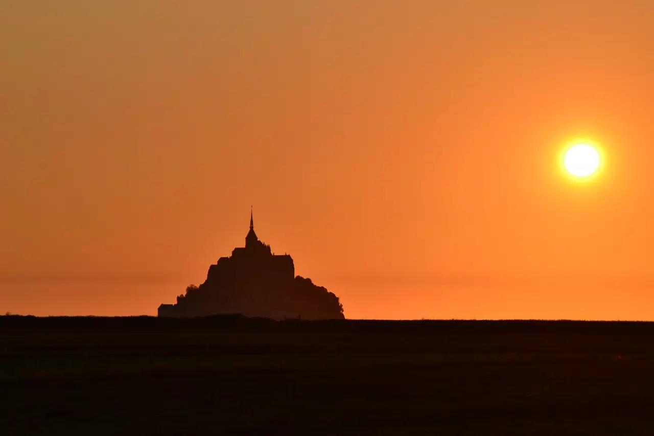 Seja turista e visite vilarejos franceses