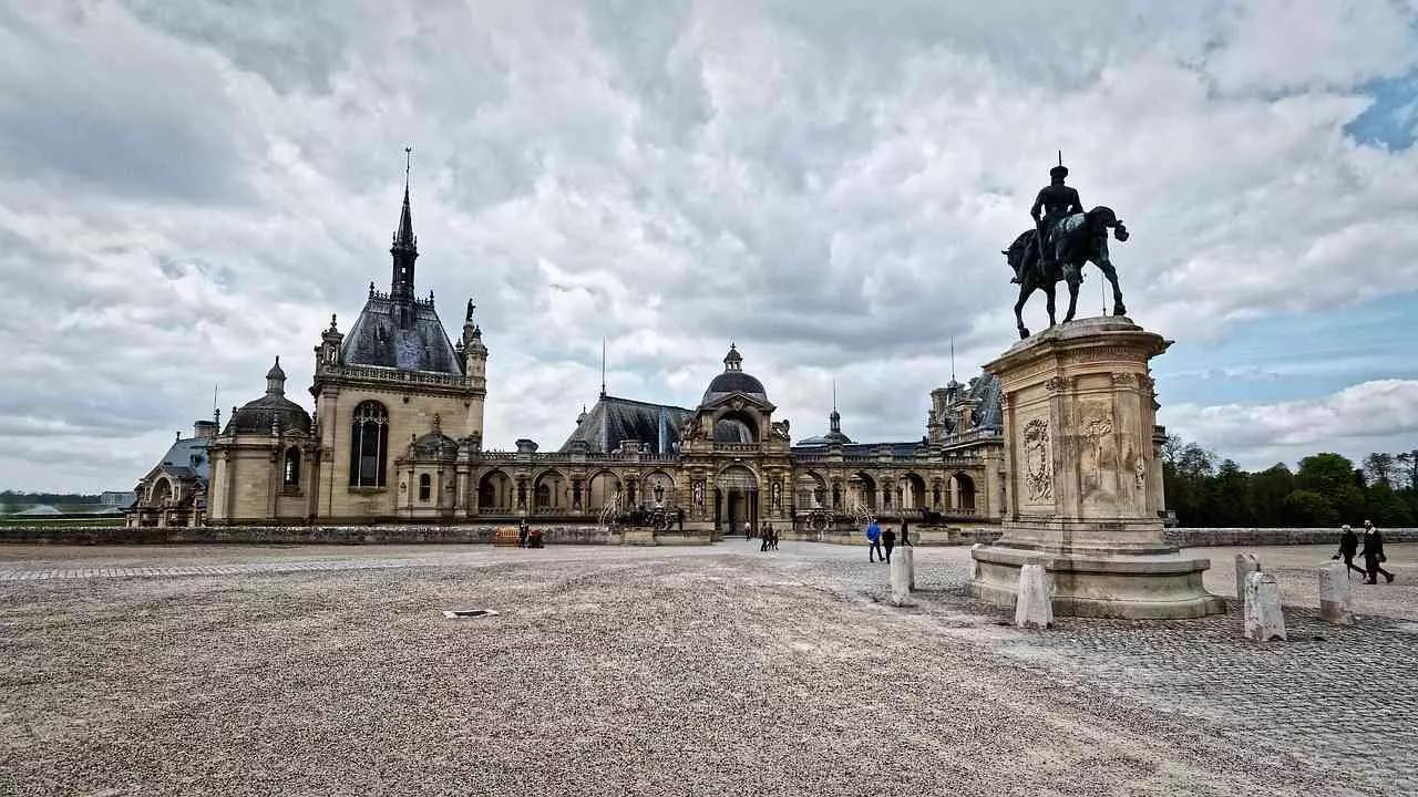 A língua francesa tem variantes na sua maneira de pronunciar