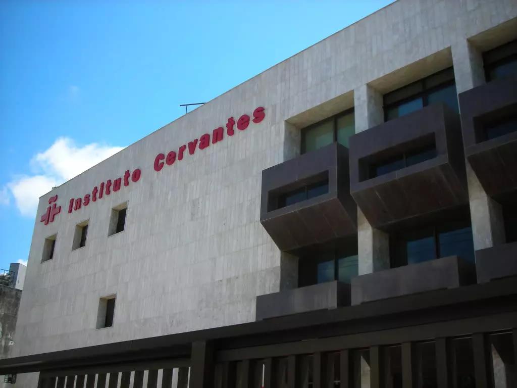 Onde aprende castelhano no Recife?