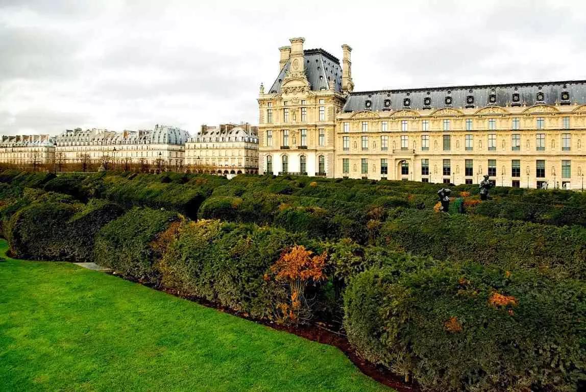Visite a capital francesa e seu patrimônio
