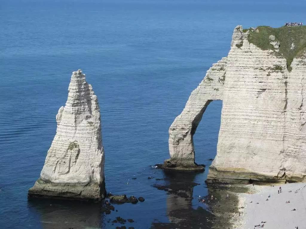 Étretat inspirou os impressionistas e pode te ajudar a aprender a língua