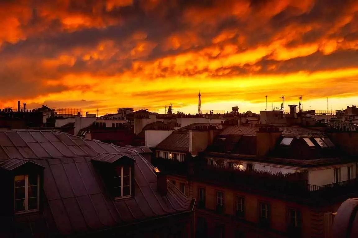 Venha conhecer a capital e a língua francesa