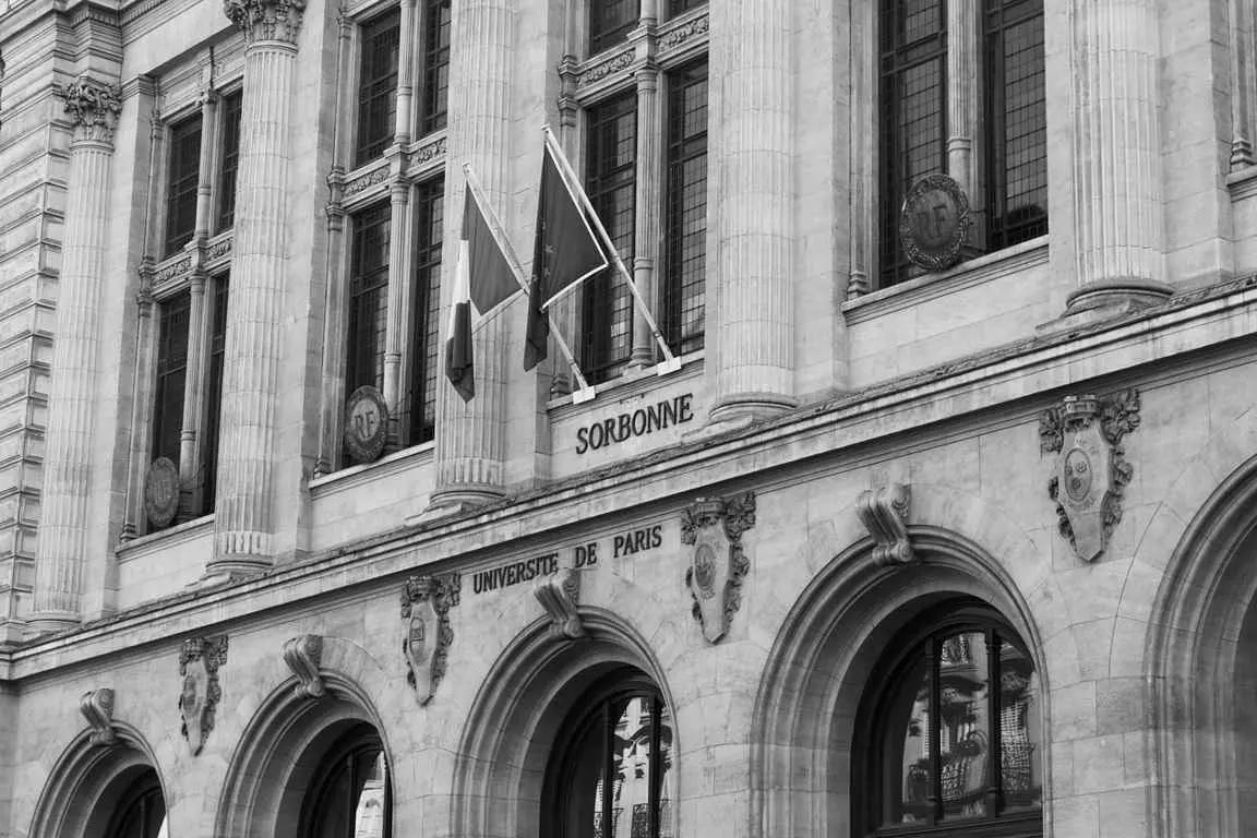 Estude francês em uma das universidades mais conceituadas do mundo