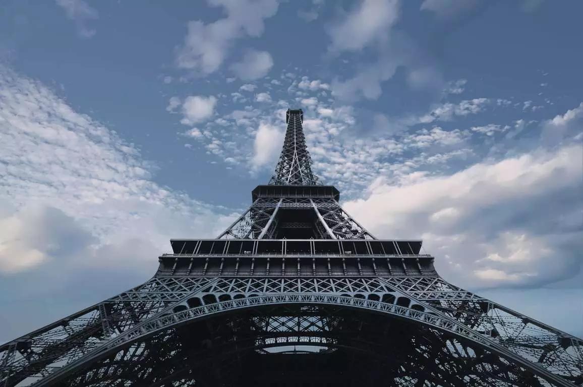 Venha se divertir e saber o idioma em Paris
