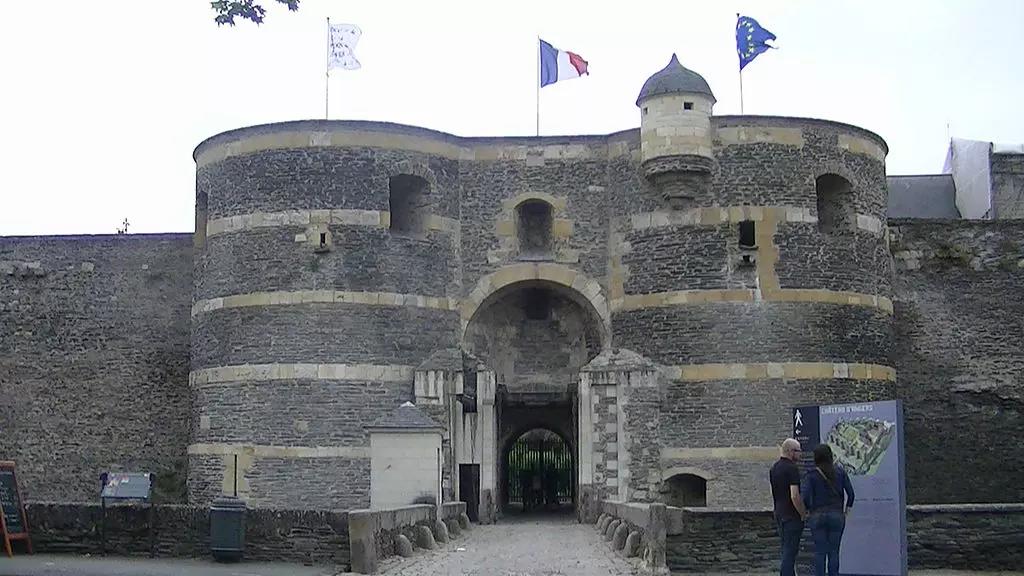 Para quem gosta de castelos, Angers é a cidade ideal!