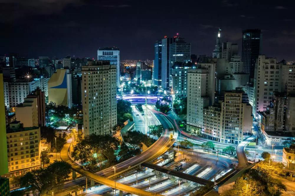 As grandes metrópoles concentram o maior número de professores.