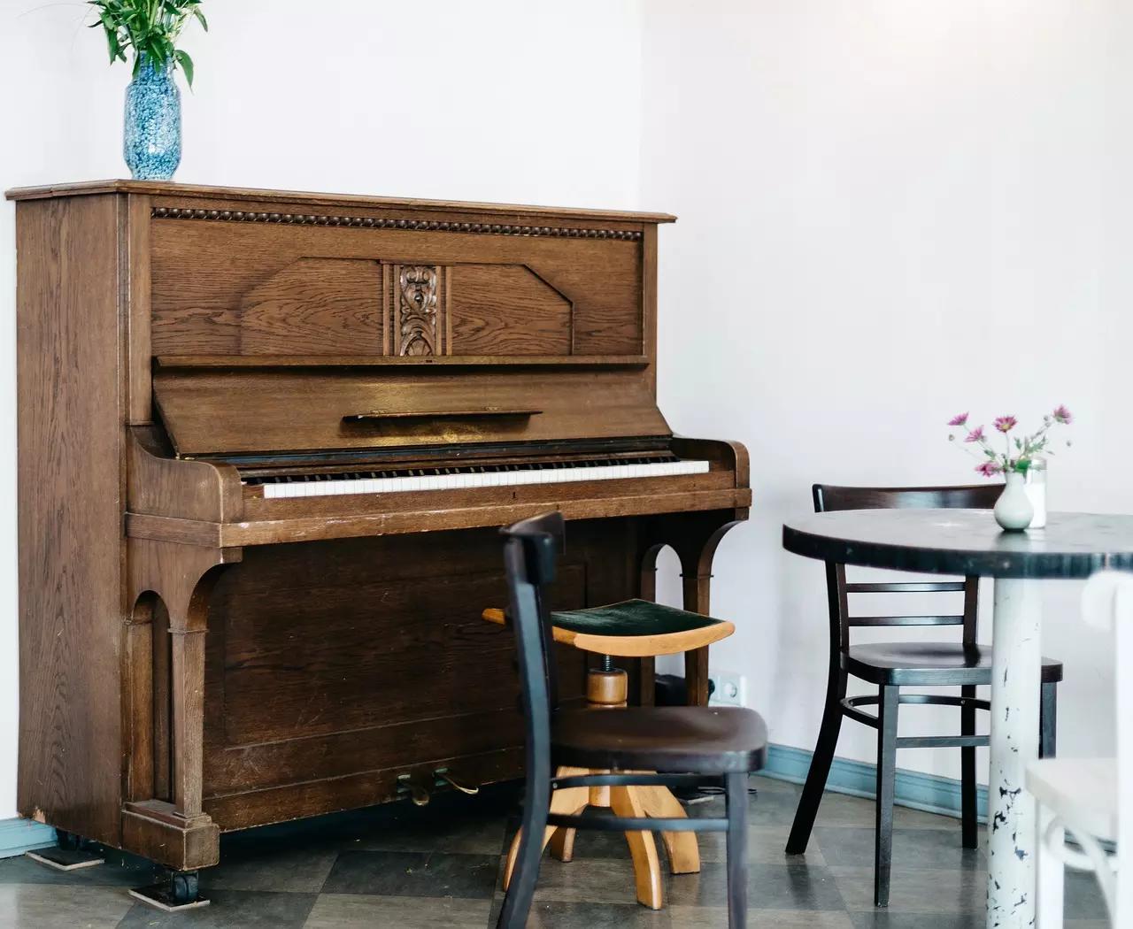 Como tocar piano em casa?
