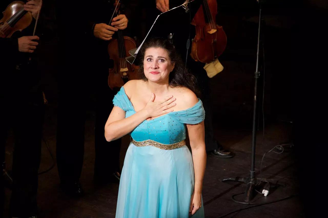 mezzo-soprano-cecilia