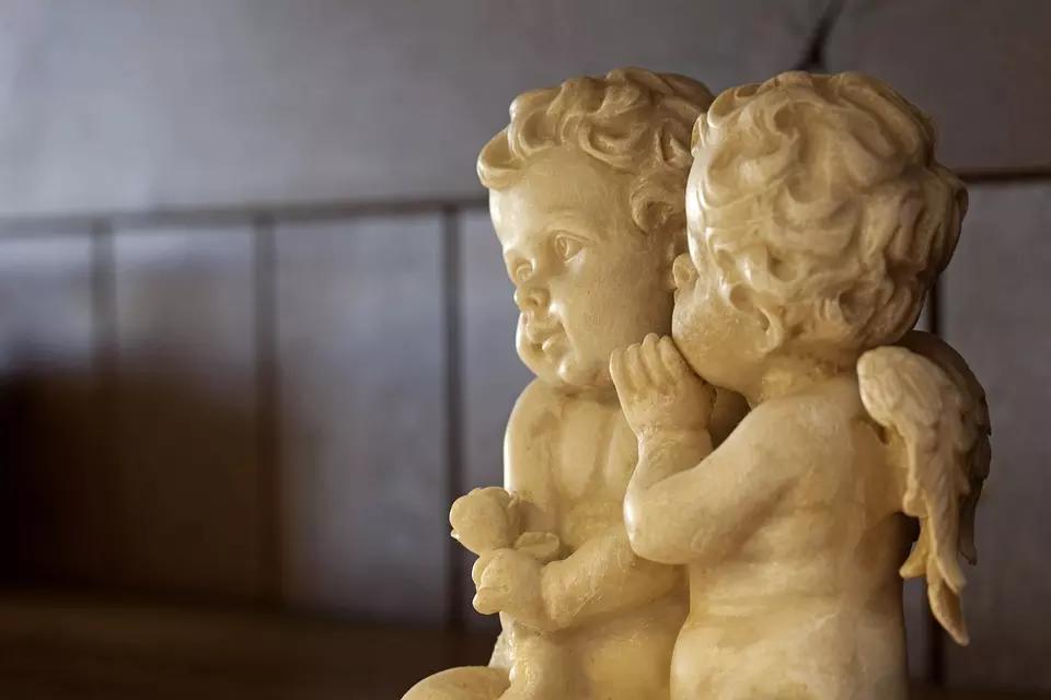 Espalhar para todo mundo que você dá aula de francês é uma boa maneira de fazer sua autopromoção.