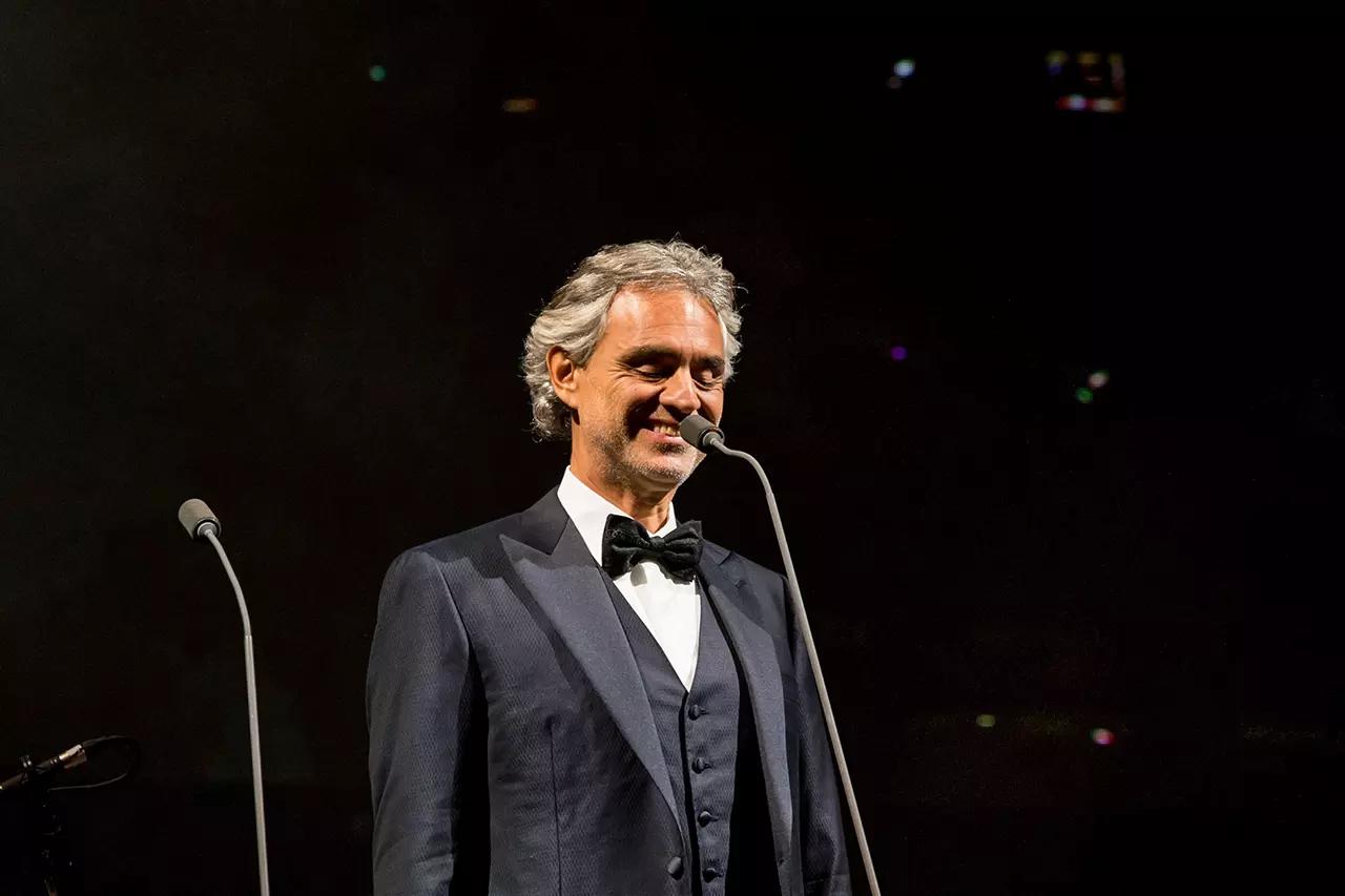 tenor-italiano-andrea-bocelli