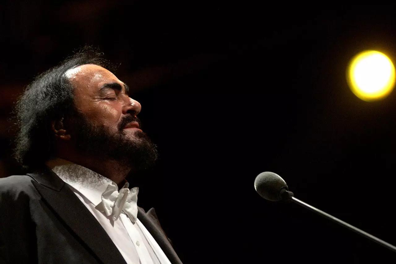 tenor-luciano-pavarotti
