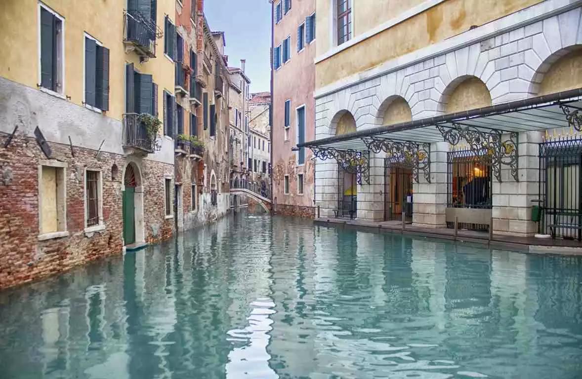 Aprenda italiano in loco e ensine a língua