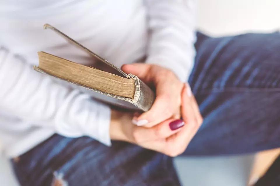A leitura na língua estudada é sempre uma boa ideia para avançar no aprendizado.
