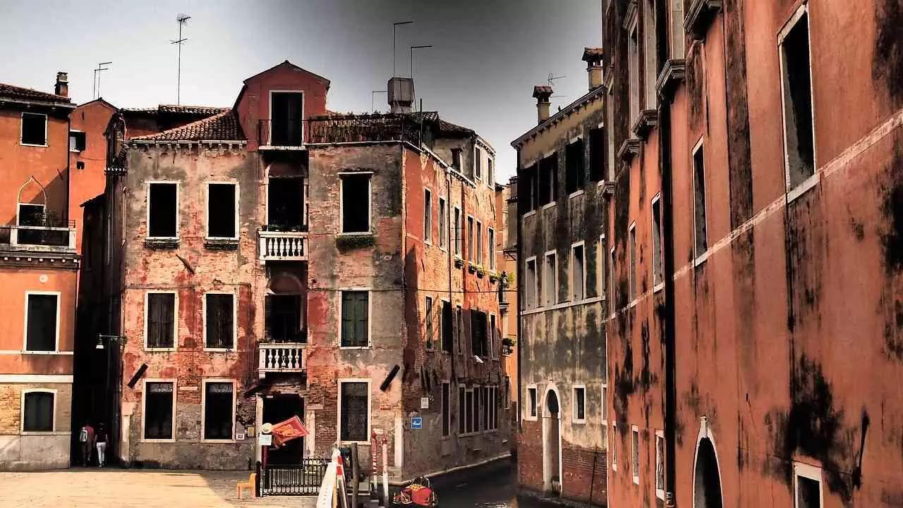 Visite Veneza e pratique a língua italiana