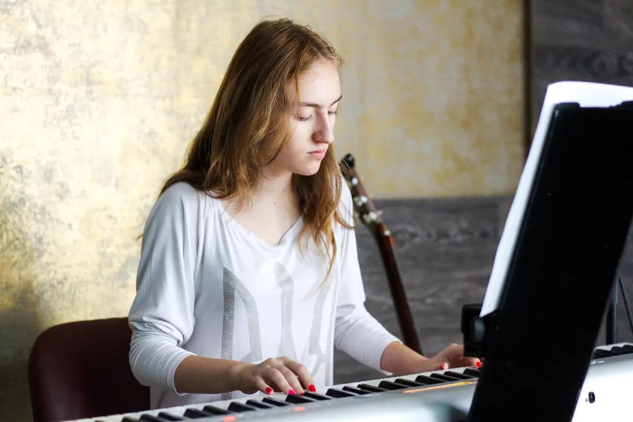 Descubra a melhor hora para tocar o piano.