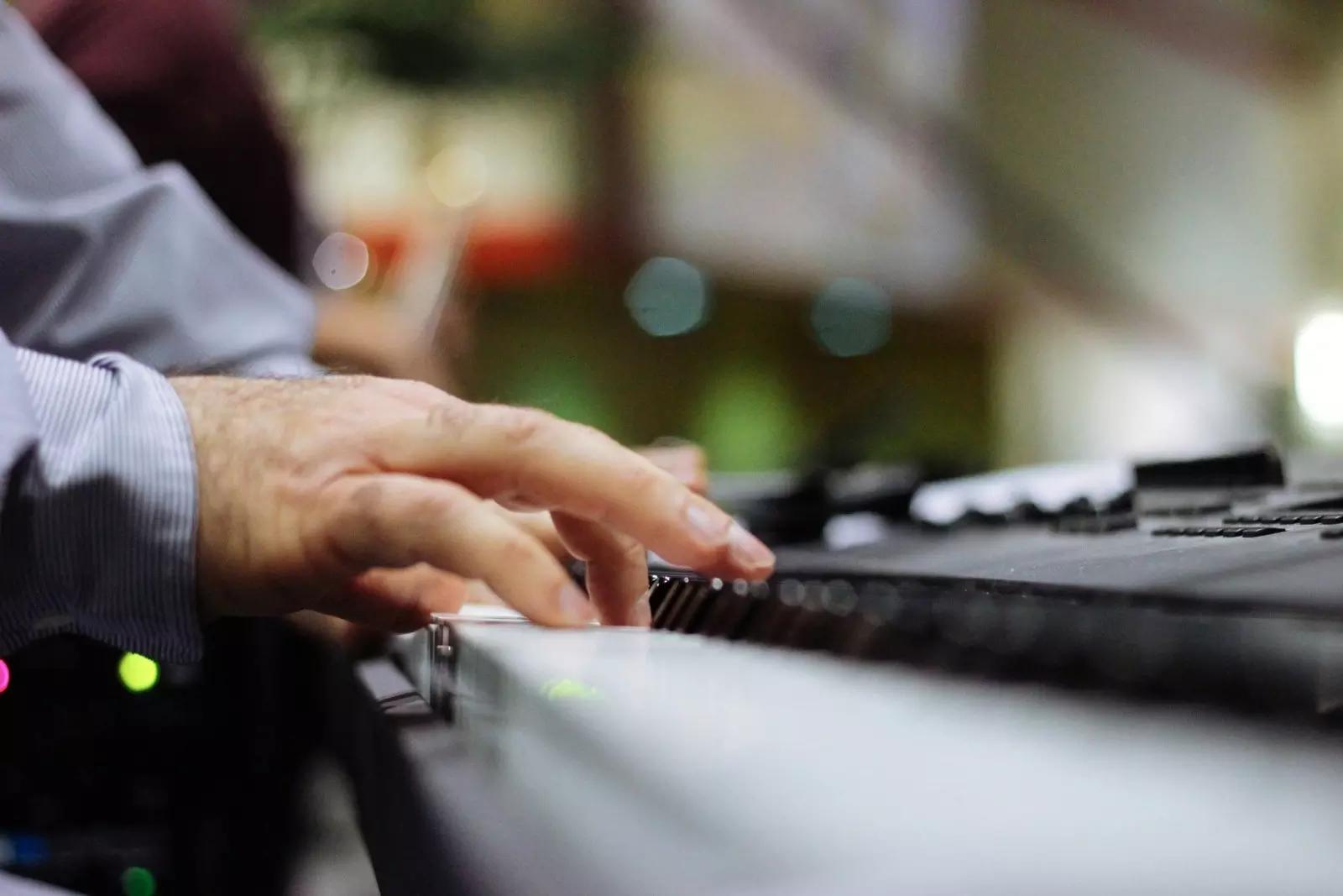 Como compor uma música no piano?