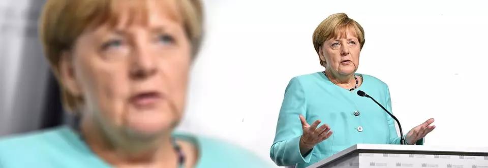 Angela Merkel domina altamente o idioma falado na Alemanha.