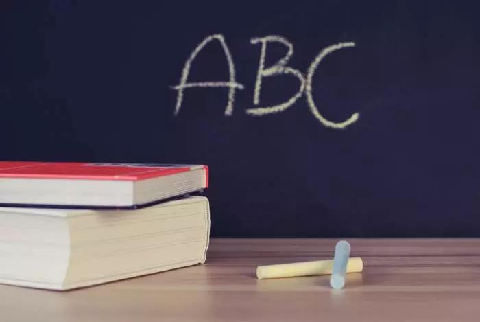 Independentemente do local ou classe social, sempre há alunos com dificuldades em alguma matéria. 