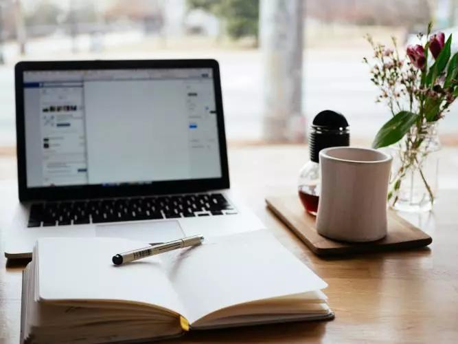 Nem todos conseguem se adaptar a um curso via internet. Determinação e dedicação são as palavras-chave.