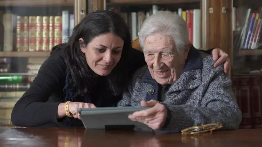 Por que sua mãe / pai não tem habilidades informáticas para que ele ou ela seja mais independente?