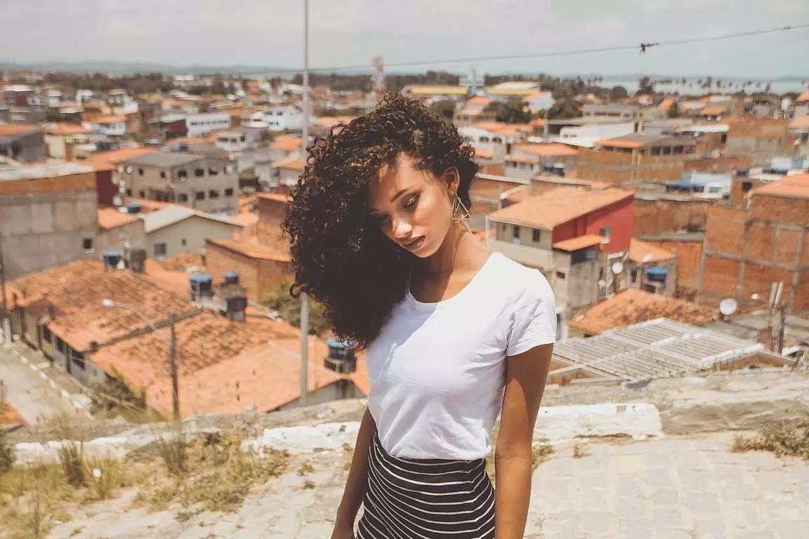 A yoga pode aliviar as cólicas menstruais