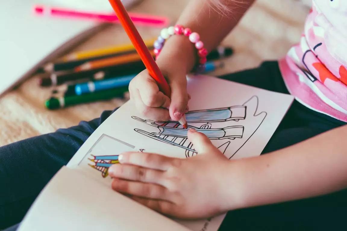 Os desenhos ajudam as crianças através de noções de volume e coordenação motora