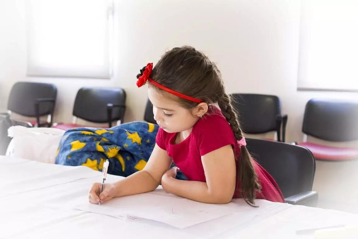 Quer uma atividade que ajuda o crescimento dos pequenos? Colorir!
