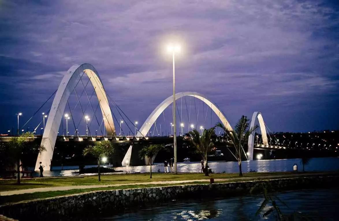 Faça alongamentos na capital do país