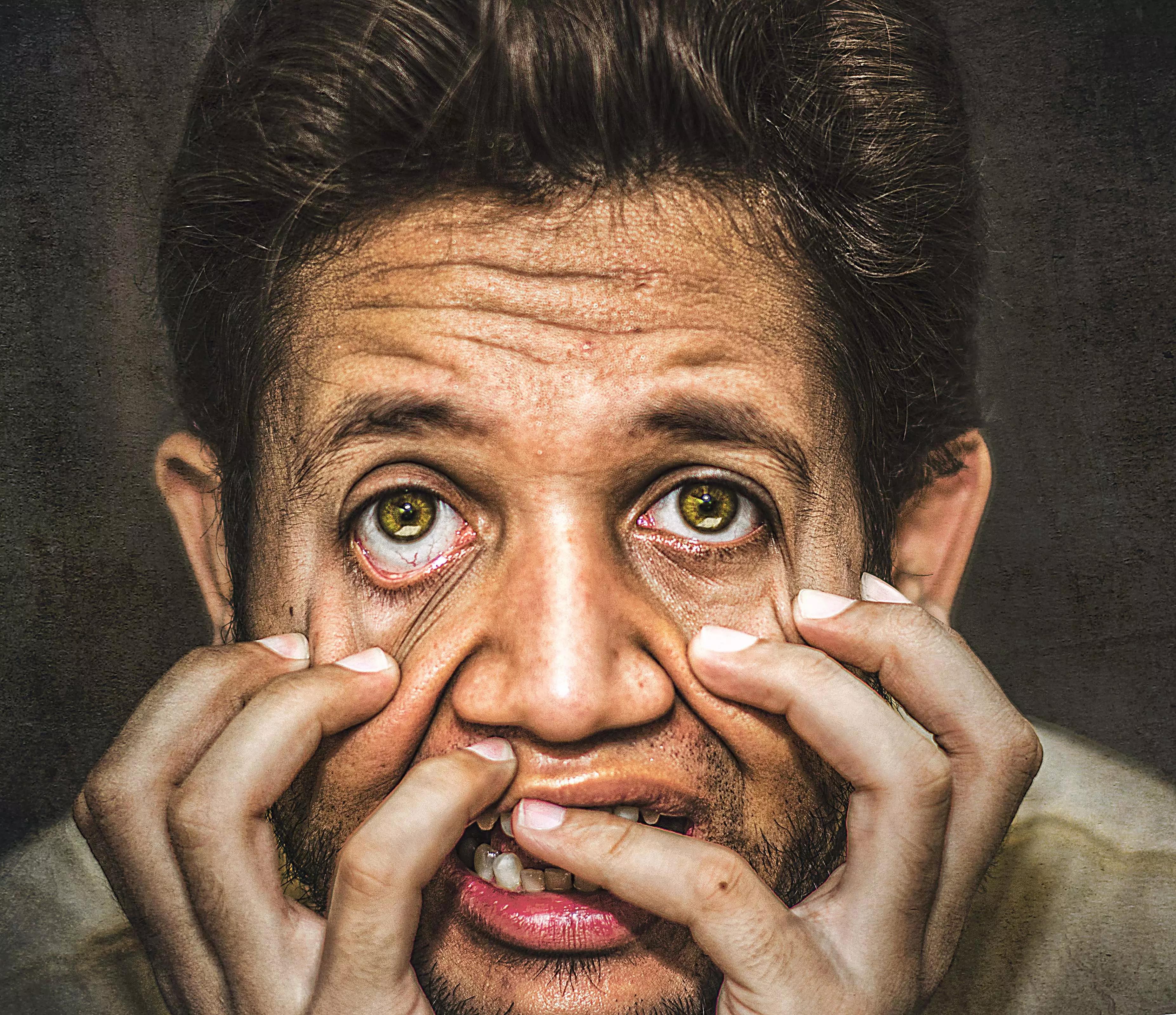 Adultos ansiosos demais podem acabar passando esse sentimento para a criança, que se sentirá ainda mais cobrada. 