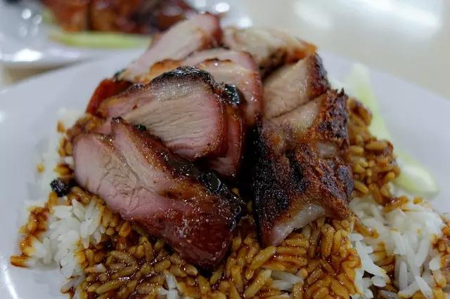 O Char Siu pode ser comido sozinho ou acompanhado de arroz.