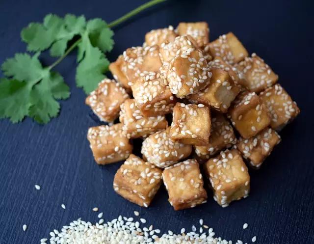 O tofu é apenas um dos vários ingredientes que podem ser utilizados na cozinha sem carne.