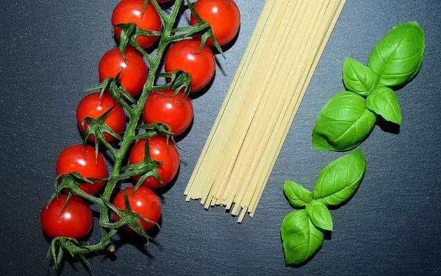 Tomate e manjericão são estrelas na culinária italiana.