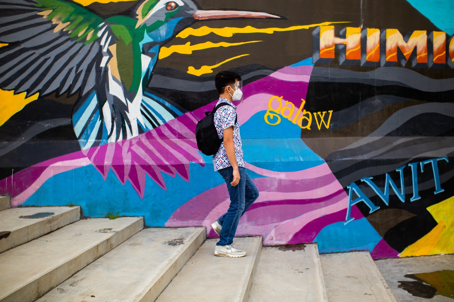 Desenho colorido no muro
