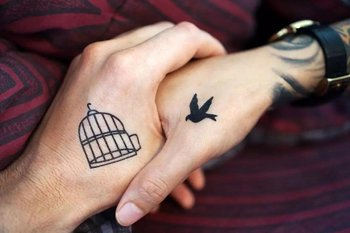 Tatuem-se juntos ao mesmo tempo