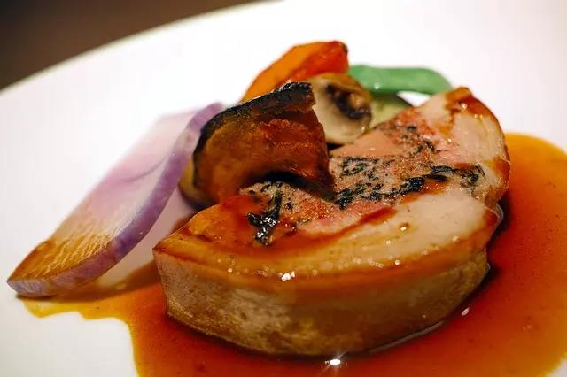 Foie gras é sinônimo de luxo na cozinha internacional.