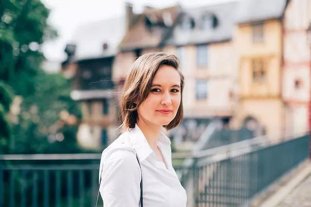 A estilista famosa nasceu e viveu até seus 40 anos na Venezuela.