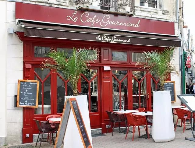 Os locais que servem comida nas cidades francesas podem ser bem diferentes.