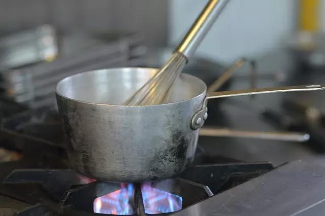 Quel tal se inscrever em um curso de cozinha?