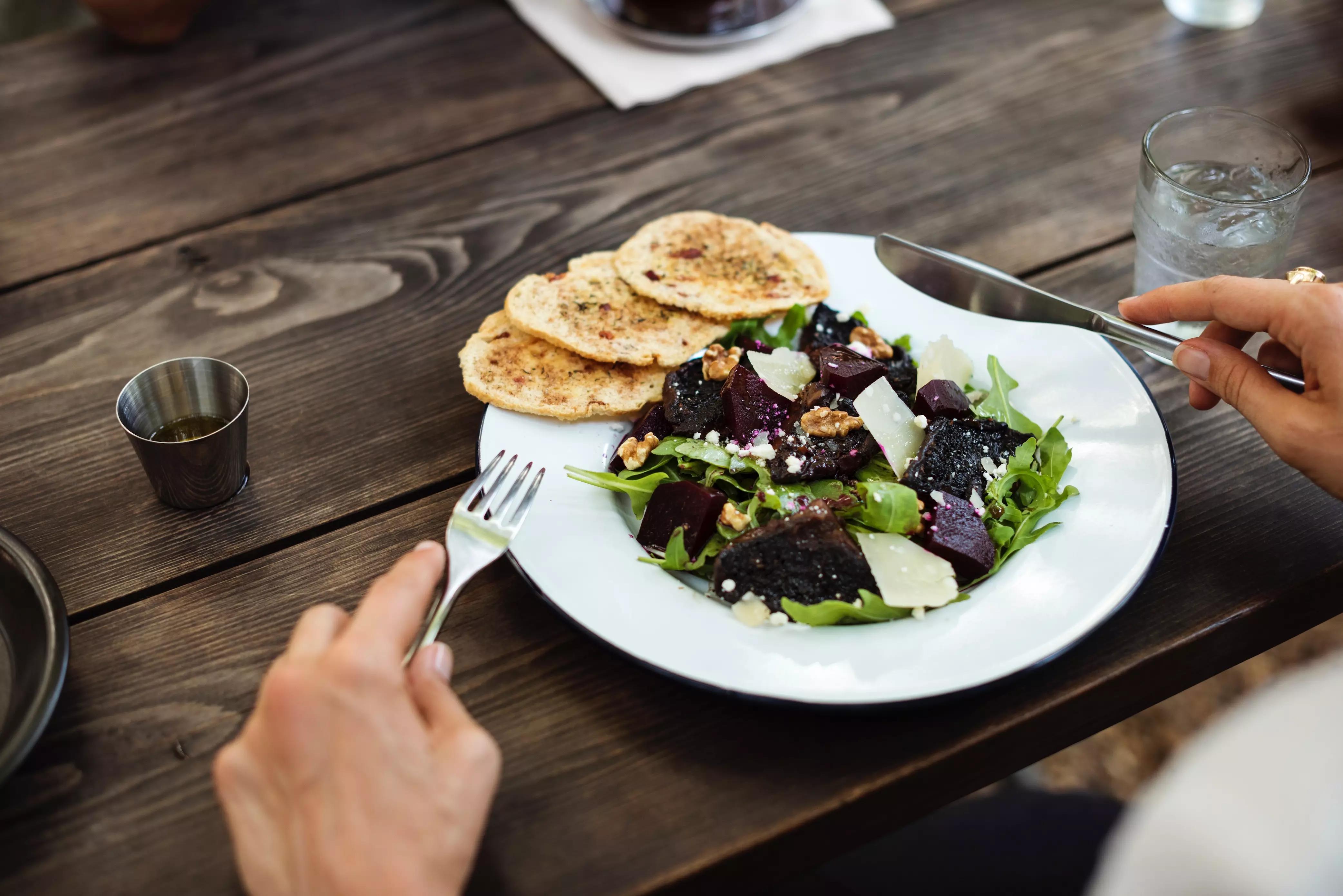 praticar exercícios nos obriga a comer melhor