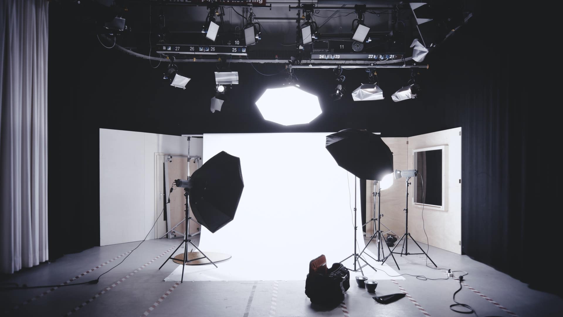 Estúdio com equipamento fotográfico