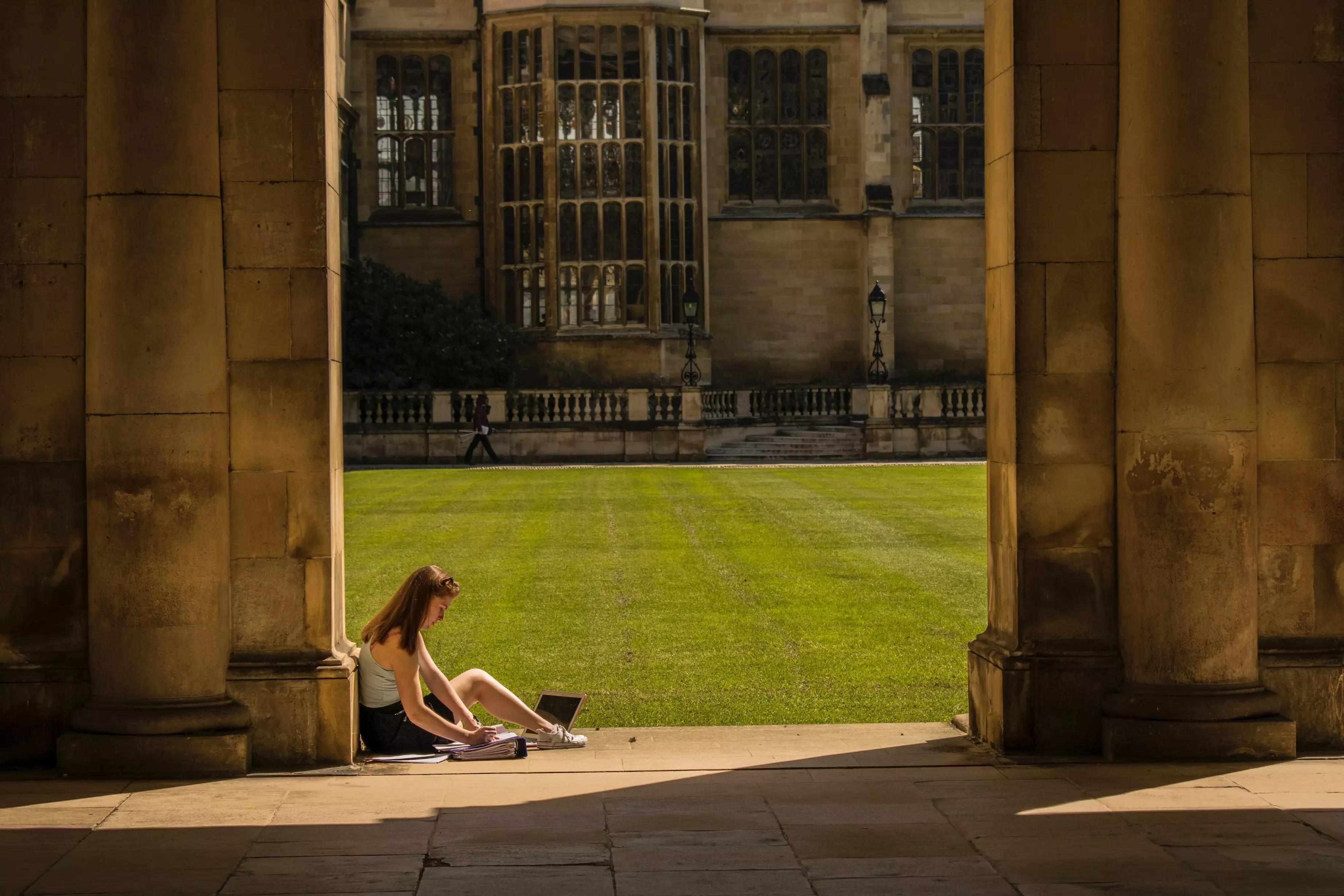 educação voltada para jovens carentes