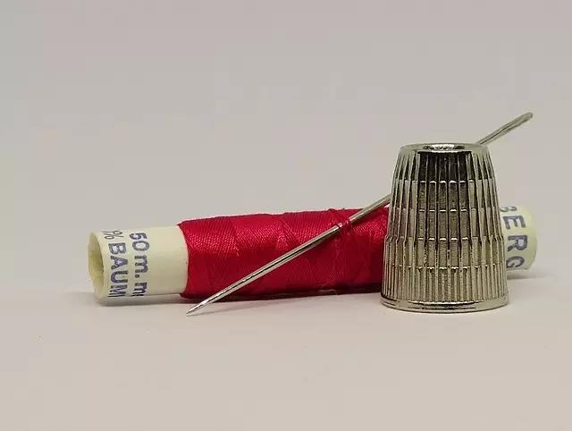 O que é indispensável na sua caixinha de costura?