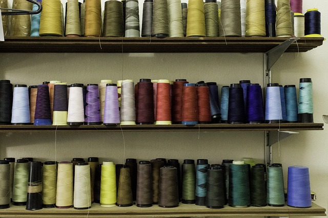 Fios e linhas de corte e costura