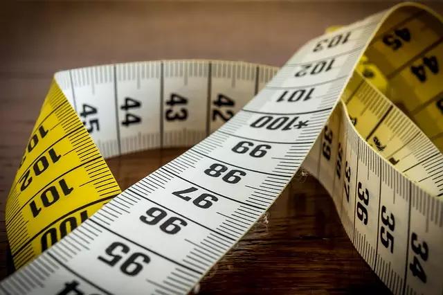 Corte e costura para iniciantes precisa de uma boa fita métrica!
